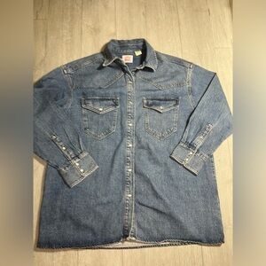 Levis Women's Denim Western Shirt Jacket Blue Oversized Size MEDIUM  Pearl Snap